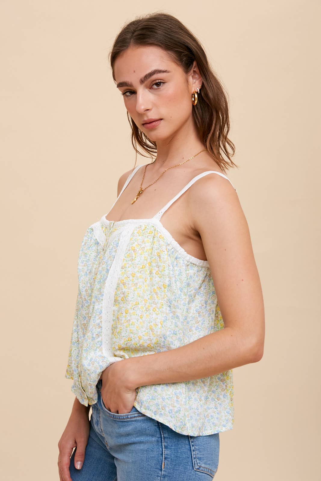 LACE ACCENTED FLORAL CONTRAST PANEL BUTTON TOP