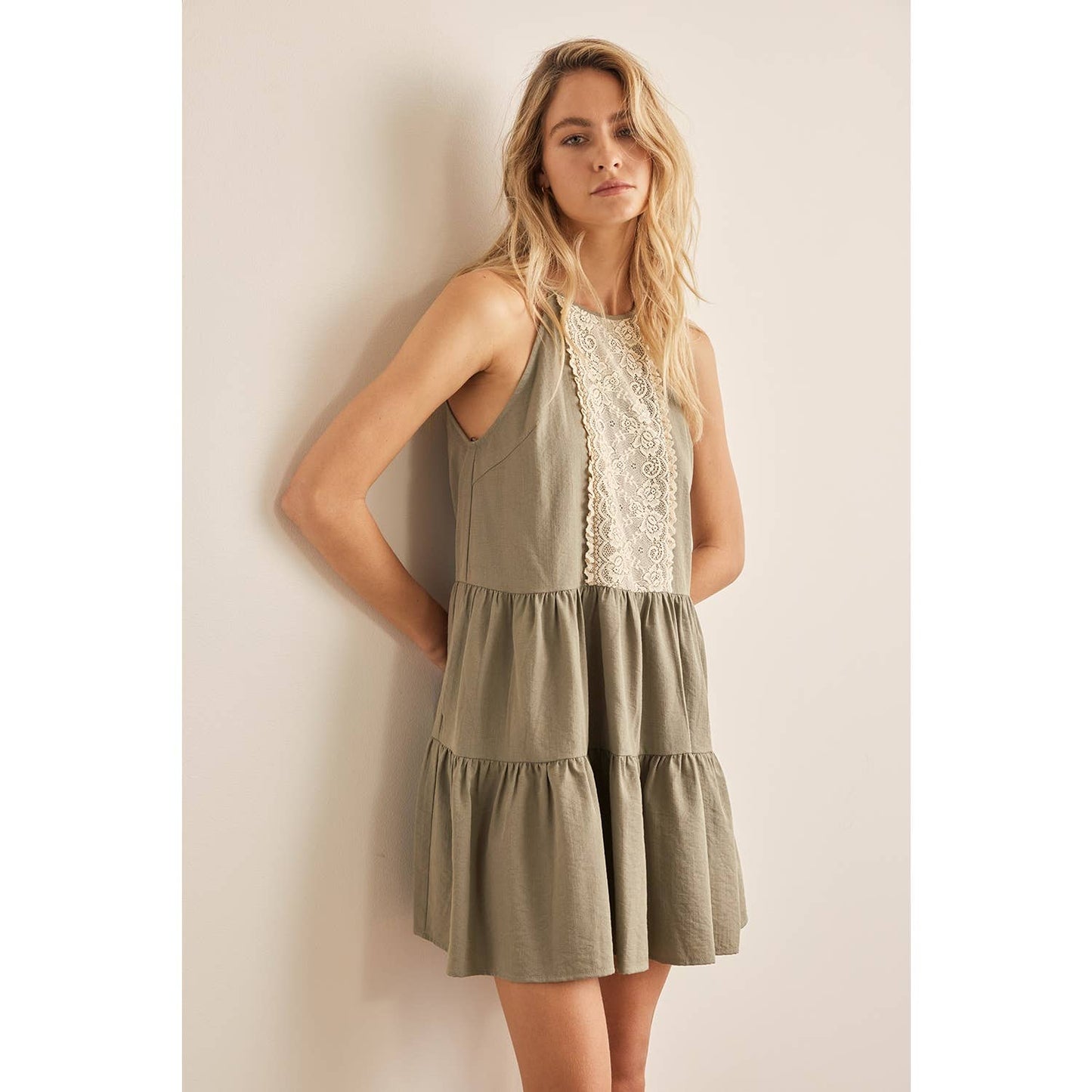 LACE CONTRAST TIERED HALTER MINI DRESS